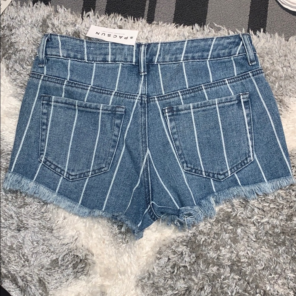 Denim shorts - Picture 4 of 4